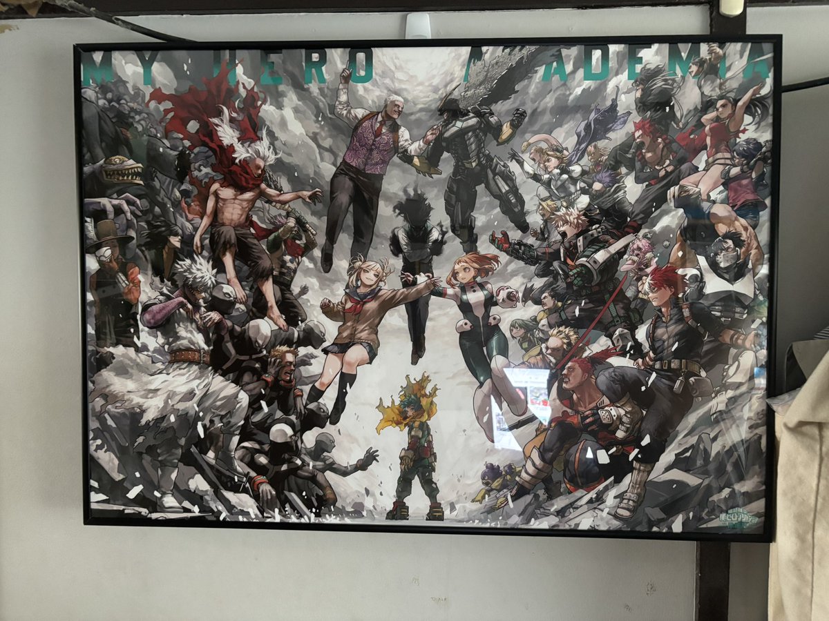 ヒロアカ原画展でB2ポスター(1650円)を買って、2000円の額縁を買うだけ