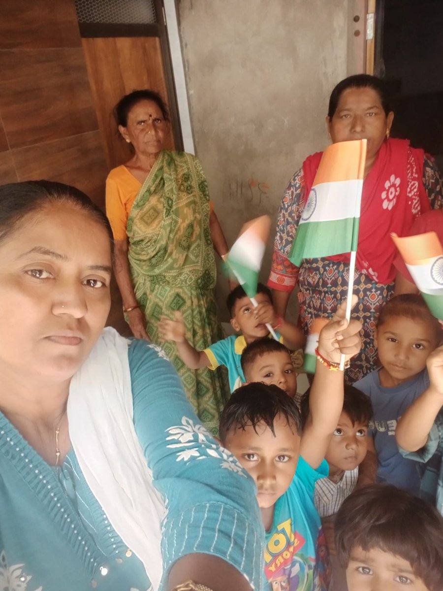 PamolSector's tweet photo. આજ રોજ ઘટક કુકરવાડા મા હર ઘર તિરંગા કાર્યક્રમ અંતર્ગત સેલ્ફી વિથ તિરંગા લેવામાં આવી https://t.co/zPFXrh1iDA