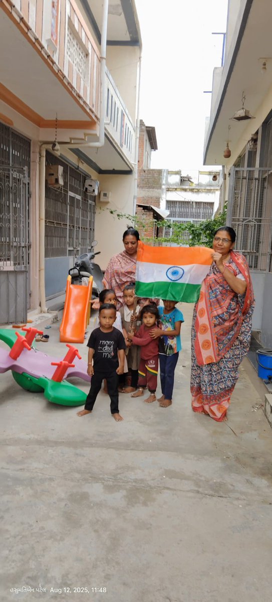PamolSector's tweet photo. આજ રોજ ઘટક કુકરવાડા મા હર ઘર તિરંગા કાર્યક્રમ અંતર્ગત સેલ્ફી વિથ તિરંગા લેવામાં આવી https://t.co/zPFXrh1iDA