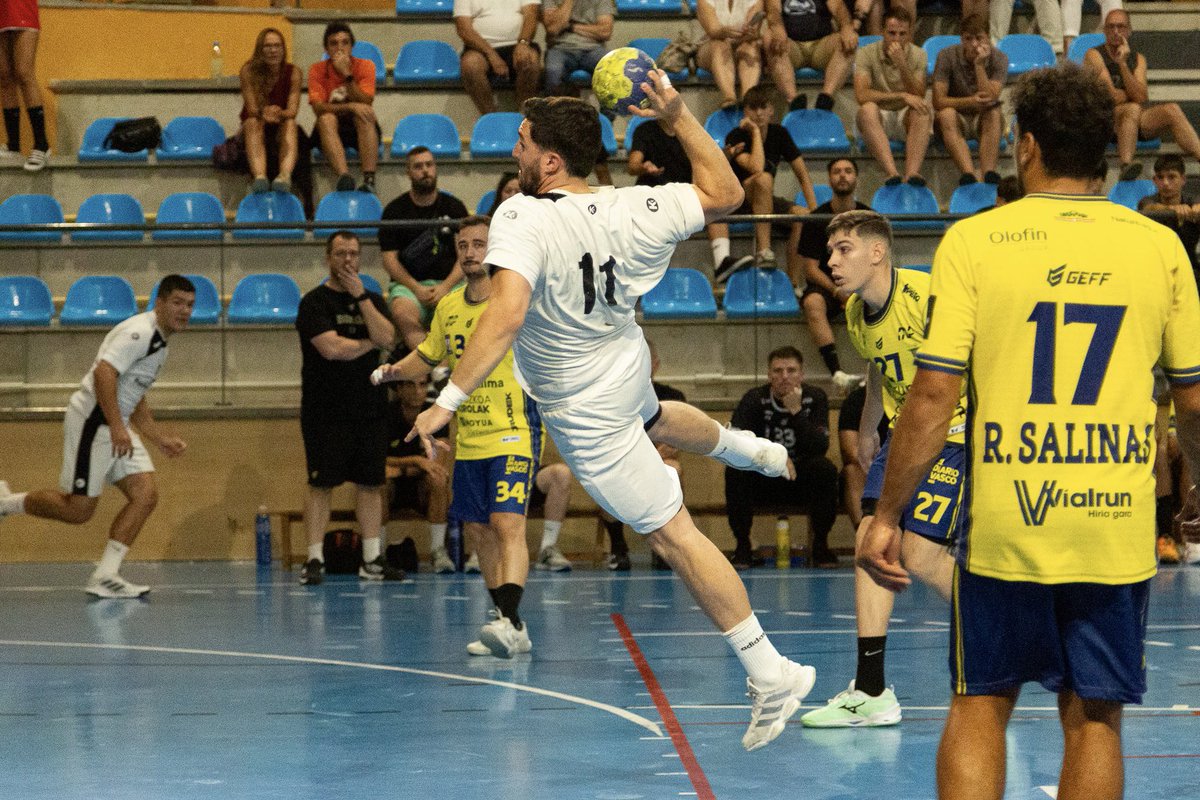 AnaitasunaBM's tweet photo. 🎟️ Ya puedes hacerte con tus entradas gratuitas para el encuentro ante @bmvillaaranda, que se disputará este miércoles 13 de agosto, a partir de las 19 horas, en el Pabellón Oberena.
https://t.co/u6cG71PQpz https://t.co/gmhKjirbfS
