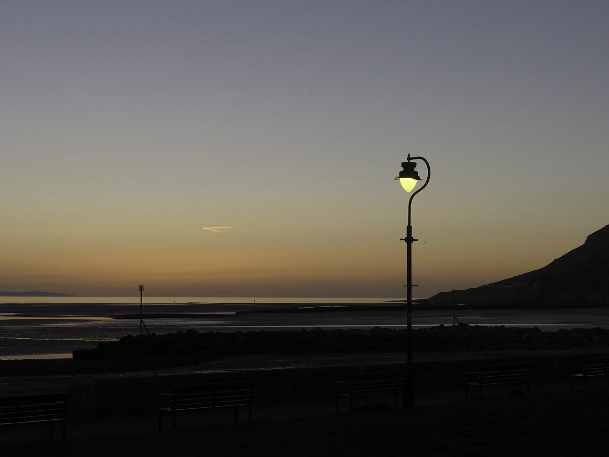 #AlphabetChallenge #WeekGforGlass 
An attractive streetlight