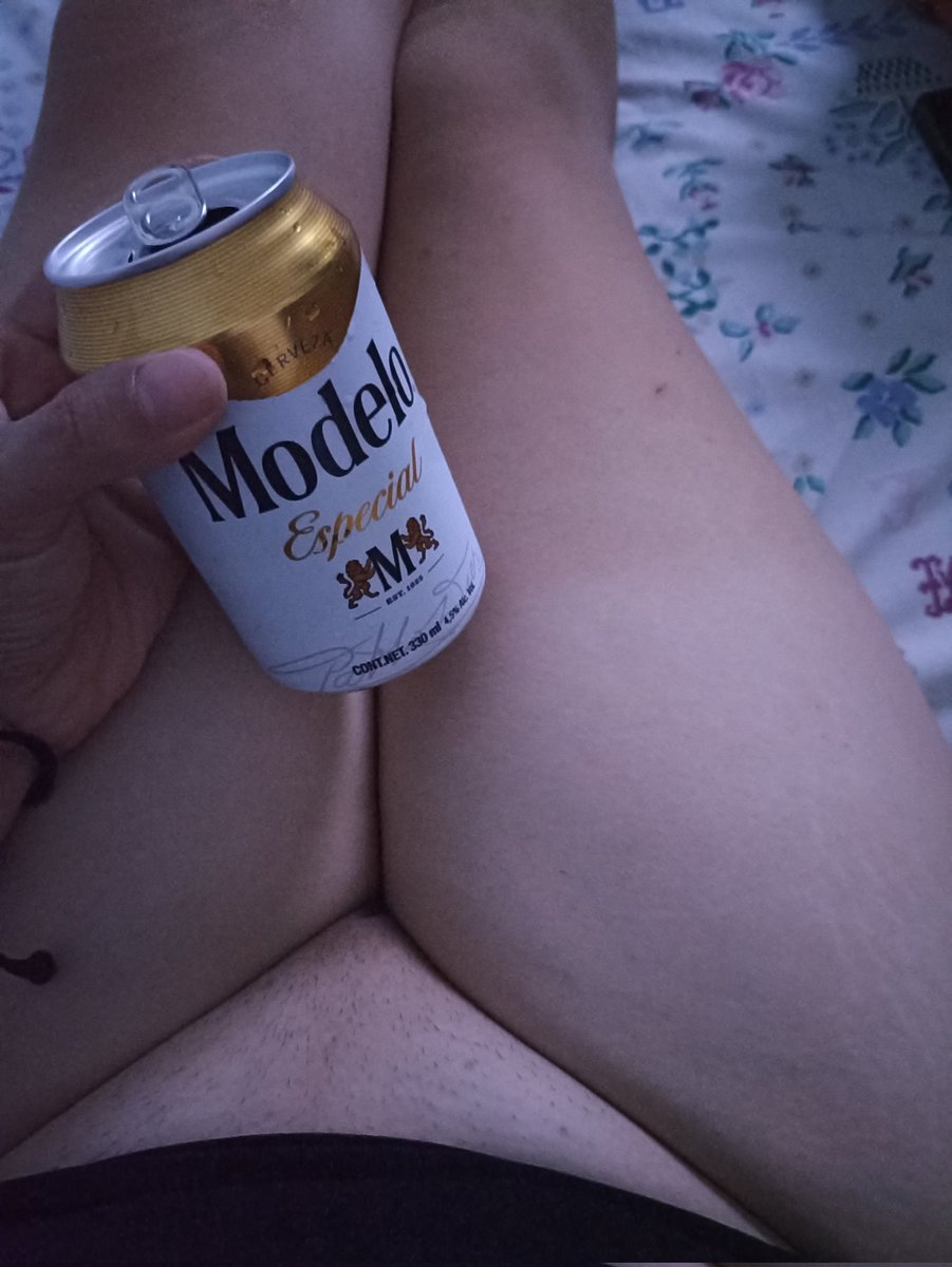 Veryfrank22's tweet photo. Comparto esposa y cervezas, gustan? https://t.co/IJ7mBeLIqc