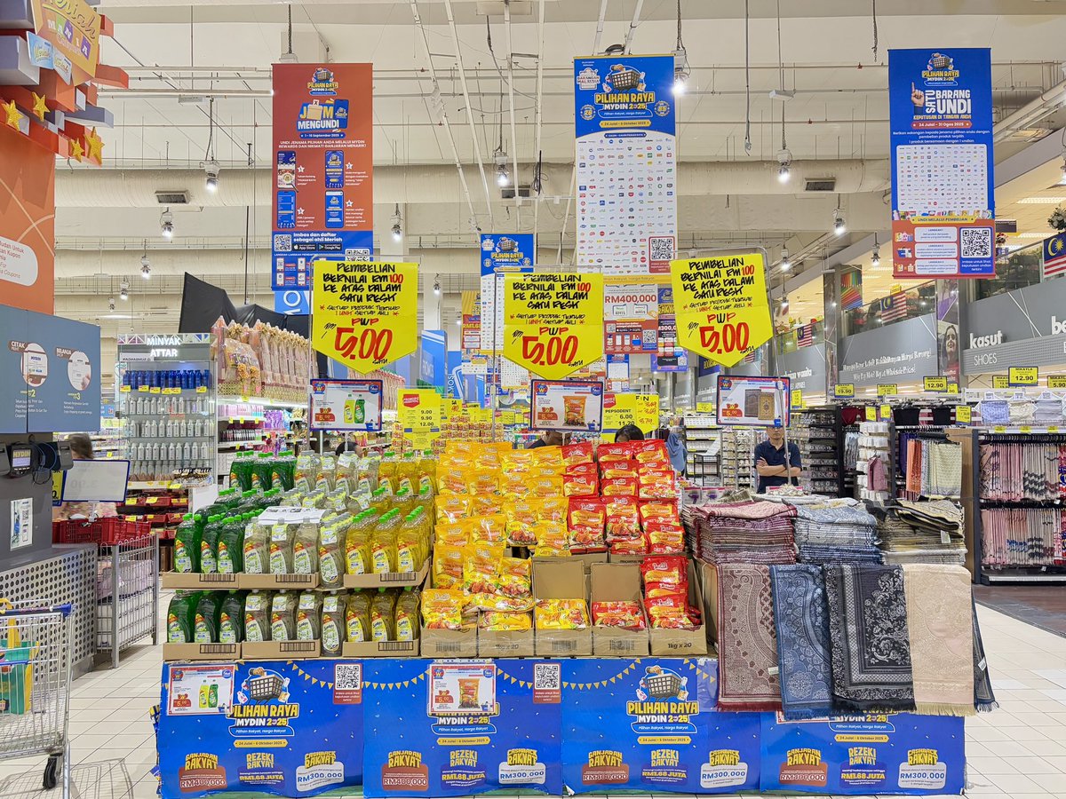 MydinMalaysia's tweet photo. Laungan "Pilihan Rakyat, Harga Rakyat" dilakukan sebelum dan selepas masuk MYDIN https://t.co/VShVzVfcLa