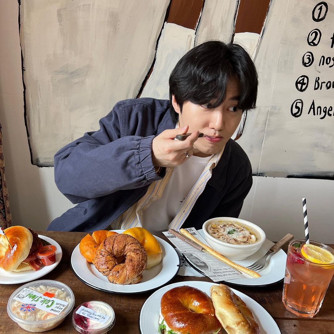 SUHO pixel tweet media