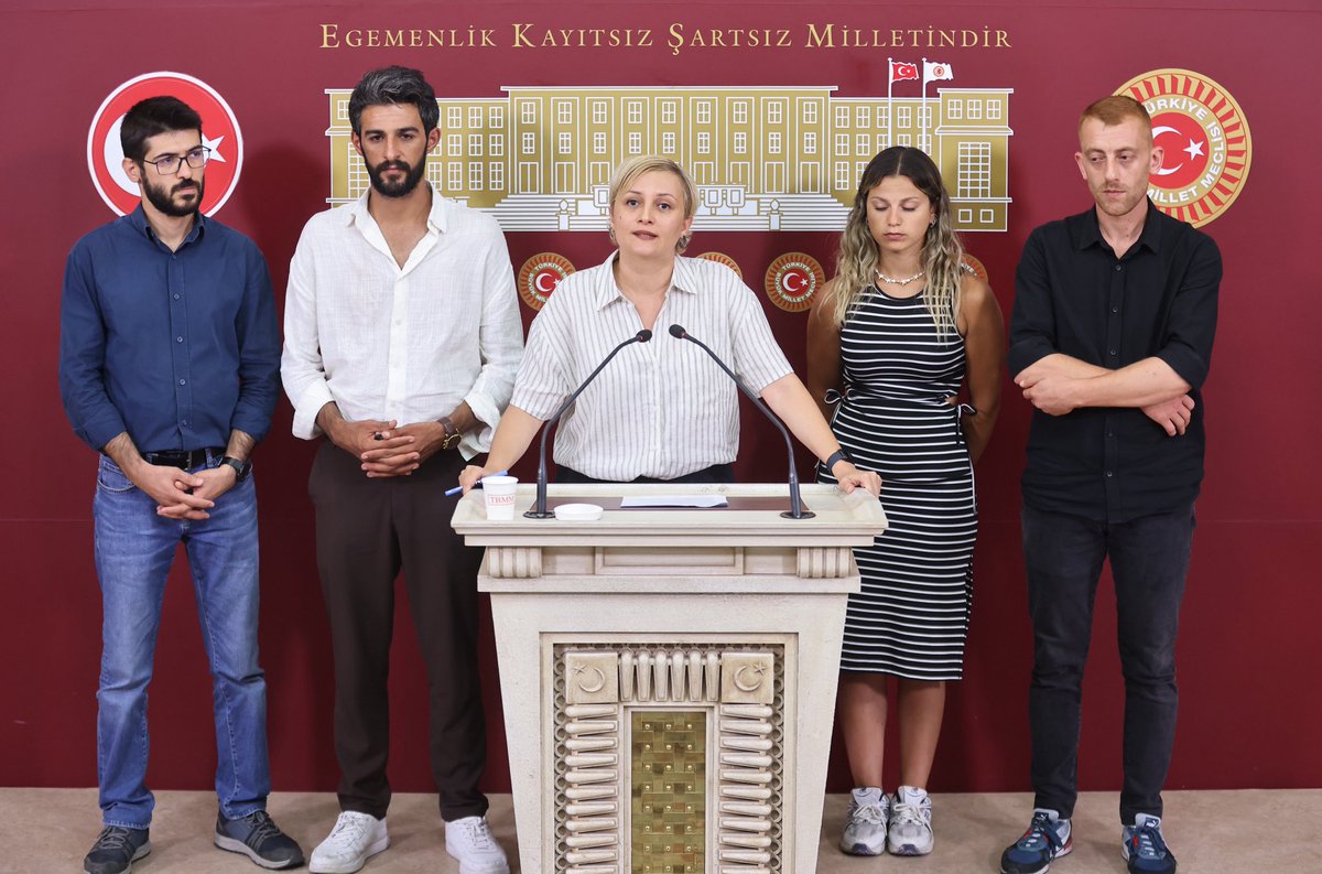 HepsiJet direnişçileri, direnişlerinin 21. gününde TBMM kürsüsünde yürüttükleri ekmek ve onur kavgasını anlatıyor.

İşçi arkadaşlarımızın haklı ve onurlu mücadelelerinin her daim yanında olacağız.
<a href="/HepsiJetisci/">Hepsijet Direnişçileri .</a> <a href="/ekmekveonur/">Ekmek ve Onur</a> 
#hepsijettedirenişvar #hepsijethaklarıver #hepsijet