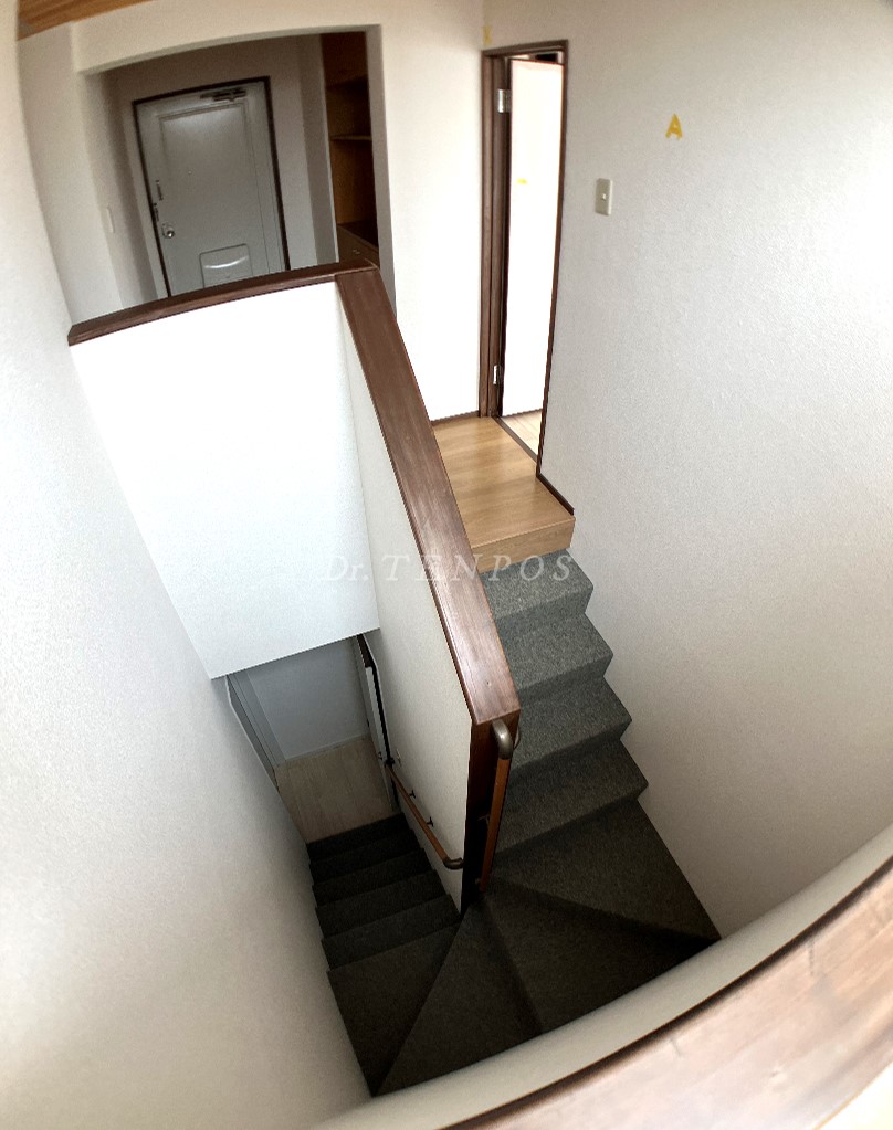 tenpos_re's tweet image. メゾネット最上階で開放的な暮らし、始めませんか？✨事務所可/民泊相談✨
 | 飲食専門の居抜き物件・リース・M&amp;amp;Aはテンポスフィナンシャルトラスト tenpos-ft.com/inuki2/2025081… 
#広々リビング #SOHO #ルームシェア