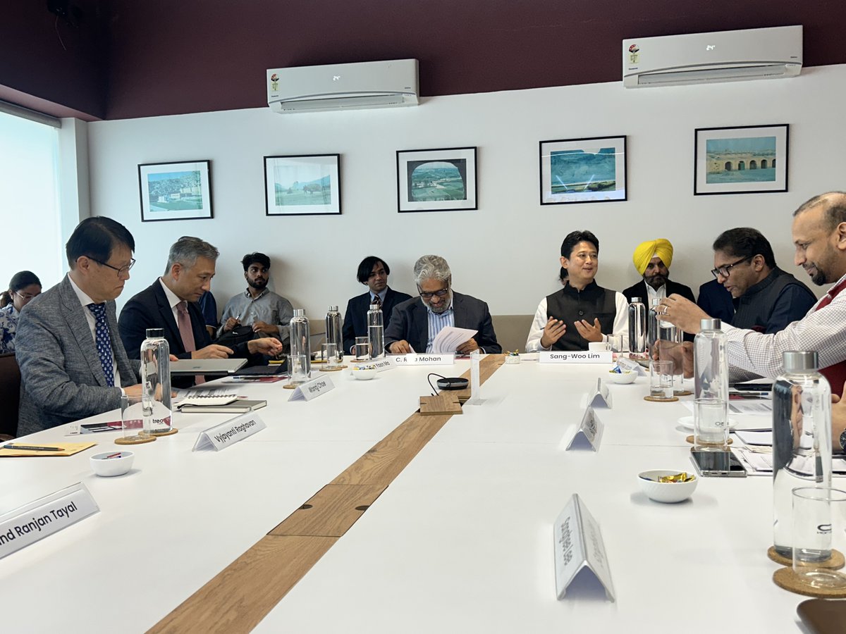 CSDR (@csdr_india) on Twitter photo Enlightening discussion yesterday at CSDR under our ROK chair on "South Korea’s Foreign Policy under President Lee Jae Myung: Implications for India–Korea Relations"
Expertly moderated by <a href="/MohanCRaja/">C. Raja Mohan</a>, <a href="/WongiChoe/">Wongi Choe</a>, <a href="/sangyoonma/">Sang Yoon Ma</a> & <a href="/Sangindelhi/">Sang Woo LIM</a> discussed South Korea’s shifting Enlightening discussion yesterday at CSDR under our ROK chair on "South Korea’s Foreign Policy under President Lee Jae Myung: Implications for India–Korea Relations"
Expertly moderated by <a href="/MohanCRaja/">C. Raja Mohan</a>, <a href="/WongiChoe/">Wongi Choe</a>, <a href="/sangyoonma/">Sang Yoon Ma</a> & <a href="/Sangindelhi/">Sang Woo LIM</a> discussed South Korea’s shifting