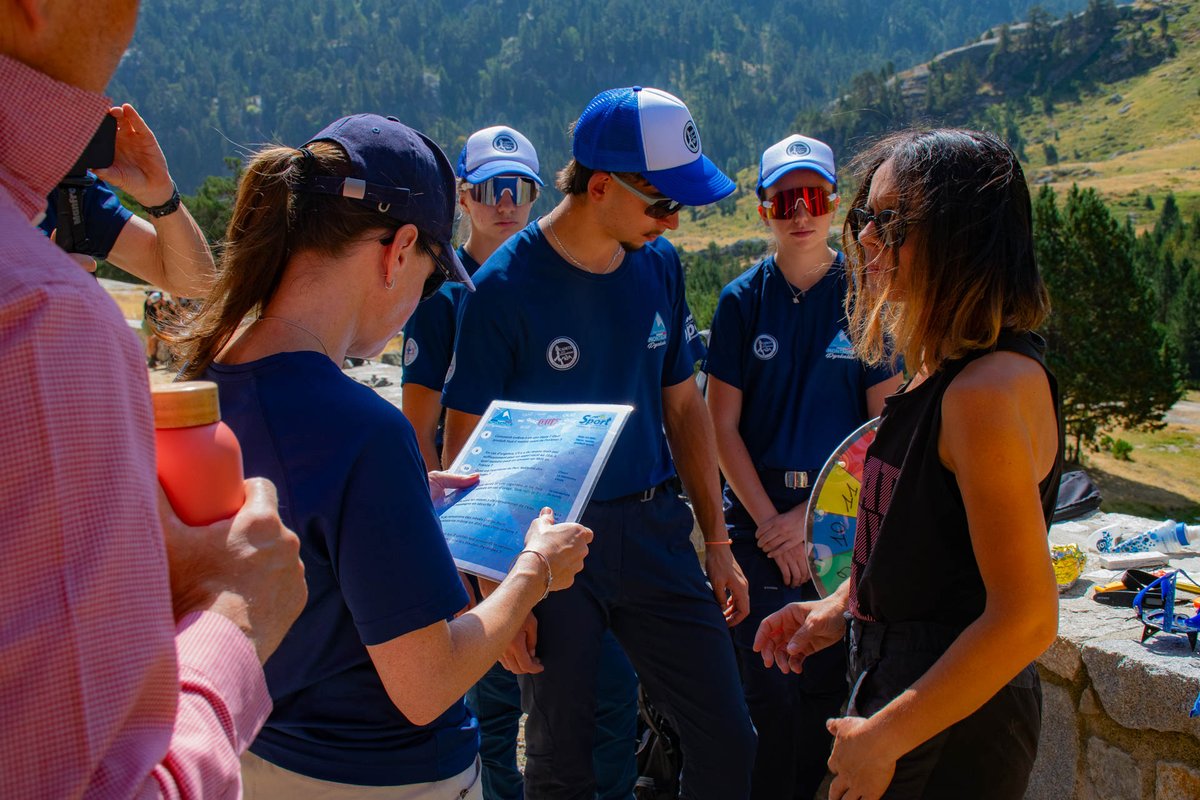 Prefet65's tweet photo. #VotreSécurité⛰️ | La #DC65 était présente aux côtés de l’office départemental des sports, de la #CRSPyrénées, des cadets du #GGD65 et du Parc national des Pyrénées sur l’opération « Prévention Montagne Pyrénées » au refuge Wallon Marcadeau. https://t.co/LPp3TKsAj1