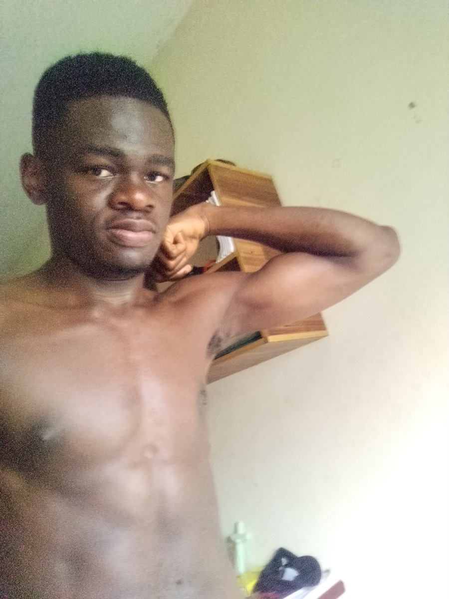 yusufmaxim76838's tweet image. Working even during my final LLB exams 
I gotta stay fit innit 😉💪🔥
#27Community
#27Fitness
