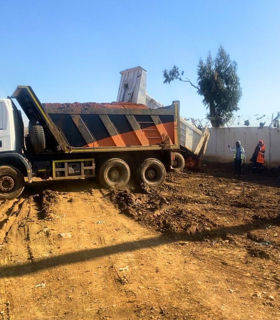 📍 Goudkoppies Landfill | Infrastructure Update

Progress continues at the Goudkoppies Landfill site as the JDA, on behalf of <a href="/CleanerJoburg/">Pikitup</a>, undertakes essential environmental infrastructure upgrades. 🏗️🌱

The scope of work includes:

🔹 Construction of a new temporary leachate