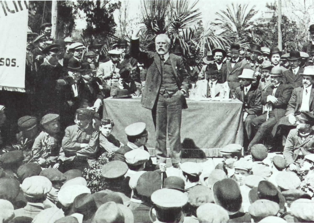 ugtcatalunya's tweet photo. Des de llavors, hem estat presents en totes les grans conquestes socials i laborals:
✊ la jornada de 8 hores
✊ les vacances pagades
✊ la seguretat social universal

📢Els drets no van caure del cel: els vam guanyar lluitant col·lectivament. https://t.co/WVjYuQLbam