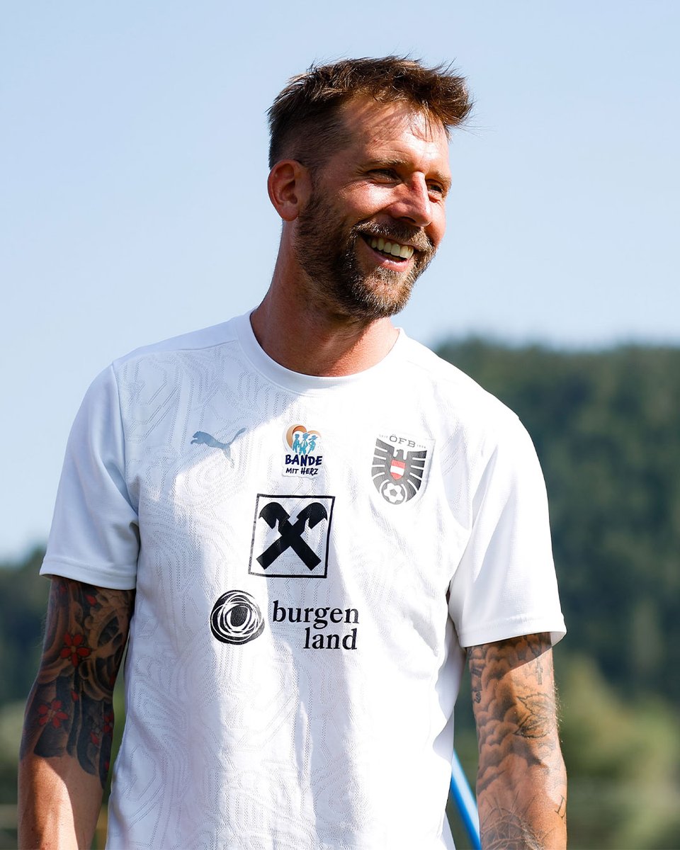 oefb1904's tweet photo. 𝖶𝖾𝗅𝖼𝗈𝗆𝖾 𝖻𝖺𝖼𝗄, 𝖡𝗎𝗋𝗀𝗂! 🤩
Unser ehemaliger Teamstürmer verstärkt das #U19-Trainerteam und gibt als Individualcoach sein Wissen und seine Erfahrung an unsere Talente weiter. 🙌 Wir freuen uns! 😁🦅💯🇦🇹 #GemeinsamÖSTERREICH

📲 Alle Infos: https://t.co/XtmCj7CnUx https://t.co/WWQxXvG95x