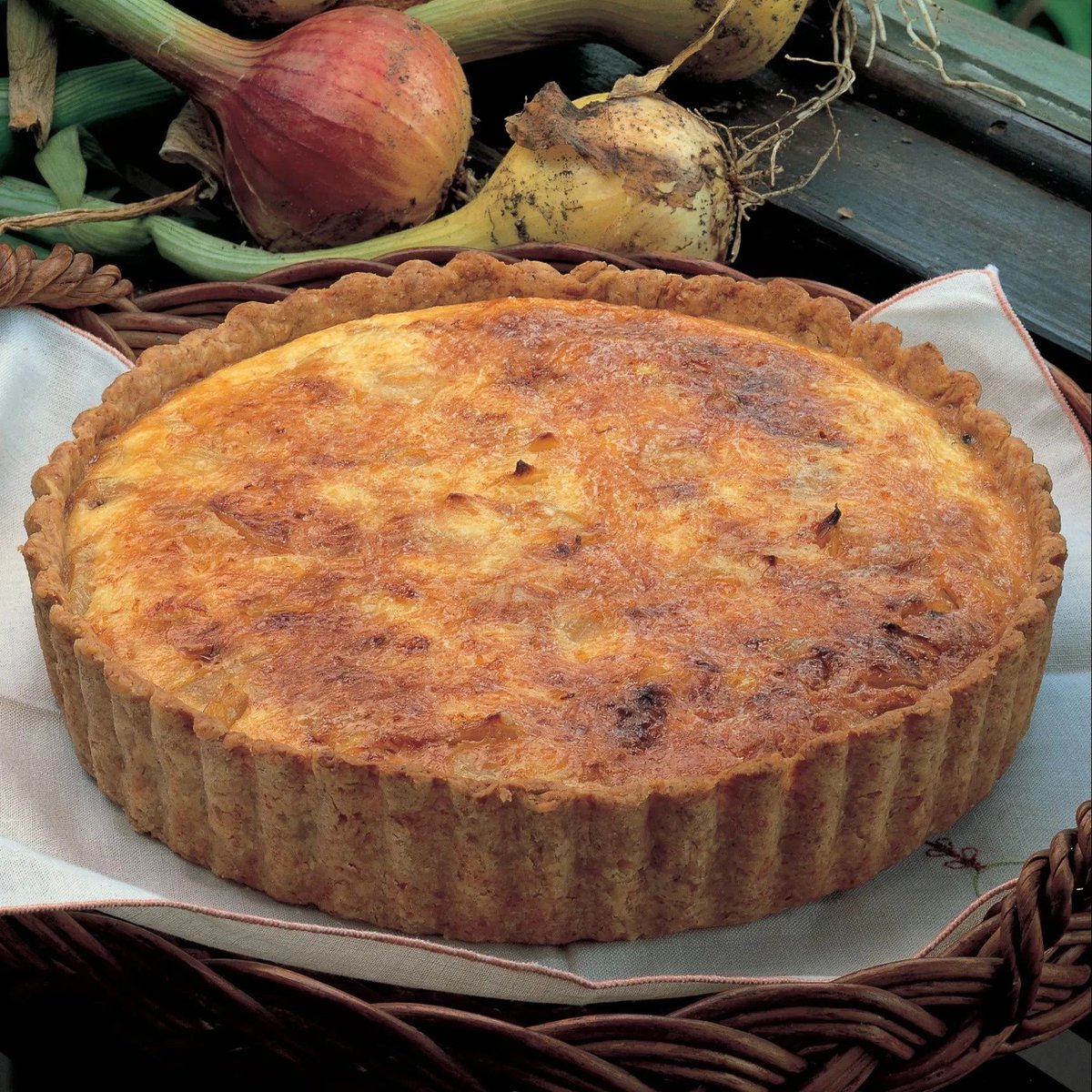 DeliaOnline's tweet image. Today’s recipe: Delia’s Thick Onion Tart 🧅🥧 

🎥 Get the recipe and watch how it’s made in our Online Cookery School video. 👉 l8r.it/7Leq

#oniontart #deliasmith #cookeryschool #homemadecooking #savourytart #foodlovers #recipeoftheday #vegetarianrecipes #tarts