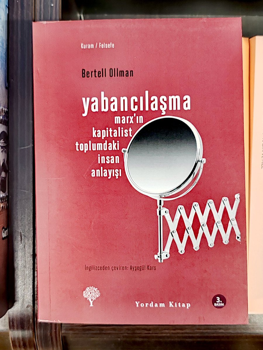 Yabancılaşma,diyor Ollman, balyozla kırılan bir fındıktan geriye kalandır.İnsanın parçaları her yere dağılmış ve bu parçalardan oluşacak birlik tanınmayacak hale gelmiştir. Robotlaşmış bir hayatın soğukluğu içinde gri bir yaşam. 
Her şeyin bir fiyatı var ama değeri yok...
