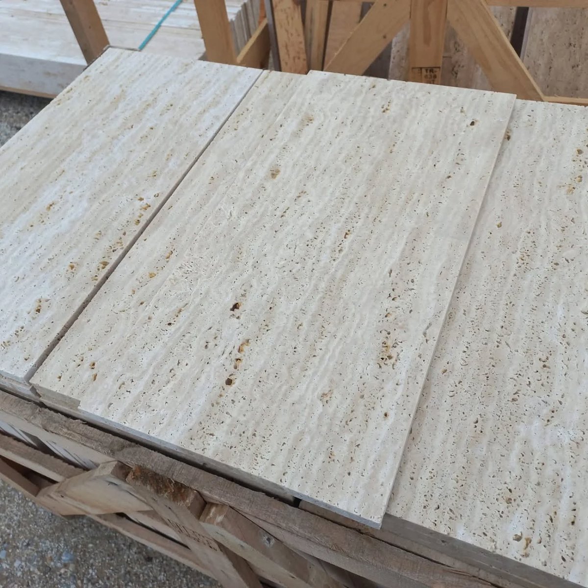 A great design is an investment in comfort &amp; value. Go Natural with our Turkish Travertine Stone
🌐 zoooliedesignstudios.com
#InteriorInvestment #LuxuryOnABudget #TrendingDesign