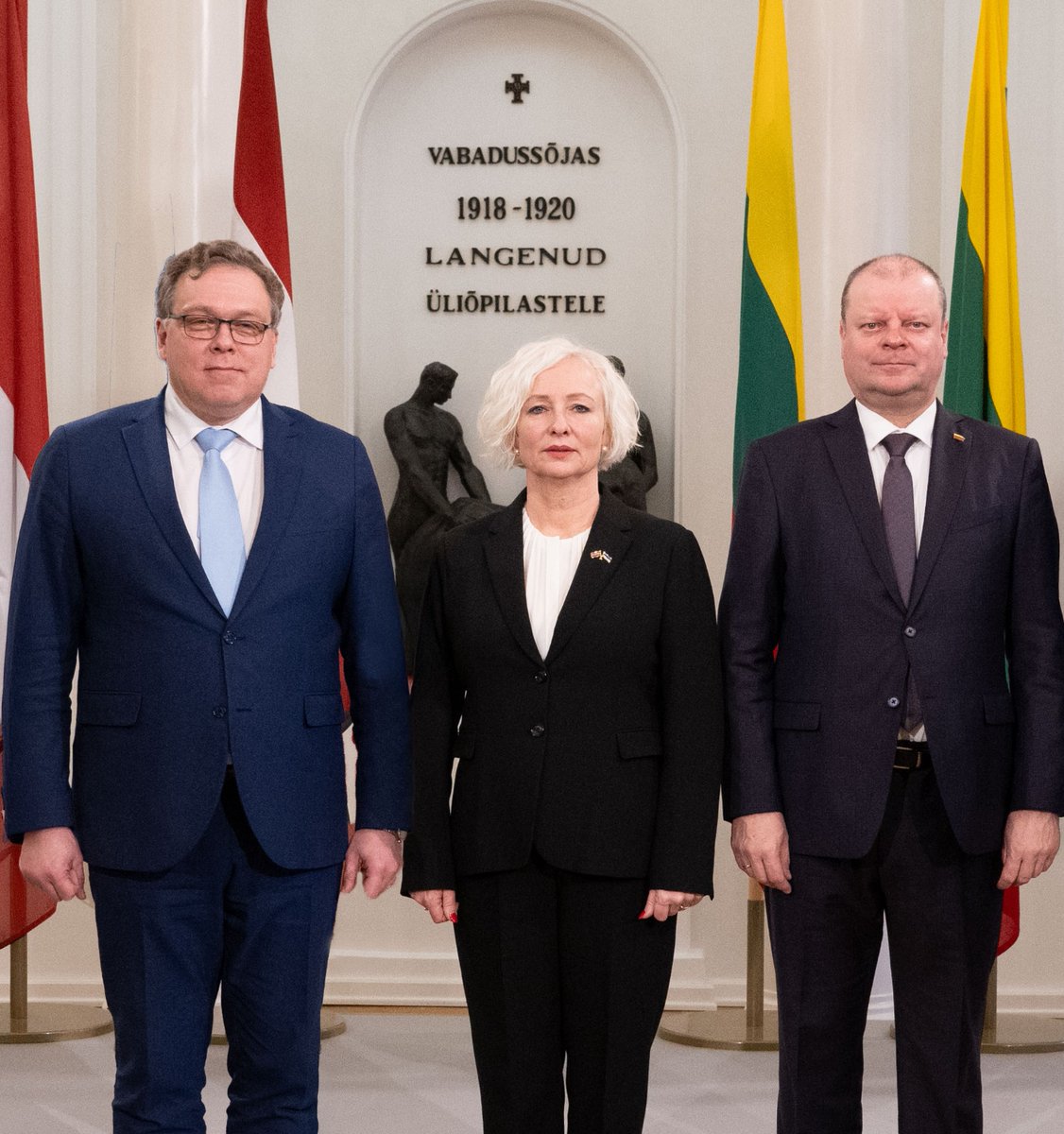Riigikogu (@riigikogu) on Twitter photo 🇪🇪🇱🇻🇱🇹 Baltic Speakers <a href="/LauriHussar/">Lauri Hussar</a>, <a href="/DaigaMierina/">Daiga Mieriņa</a> & <a href="/Skvernelis_S/">Saulius Skvernelis</a>: No concessions to Russia’s demands — ever.
Any deal from #AlaskaSummit or later must back #Ukraine’s sovereignty, territorial integrity & UN Charter principles: bit.ly/3Jdd6cI🤝🇺🇦
#StandWithUkraine️ 🇪🇪🇱🇻🇱🇹 Baltic Speakers <a href="/LauriHussar/">Lauri Hussar</a>, <a href="/DaigaMierina/">Daiga Mieriņa</a> & <a href="/Skvernelis_S/">Saulius Skvernelis</a>: No concessions to Russia’s demands — ever.
Any deal from #AlaskaSummit or later must back #Ukraine’s sovereignty, territorial integrity & UN Charter principles: bit.ly/3Jdd6cI🤝🇺🇦
#StandWithUkraine️