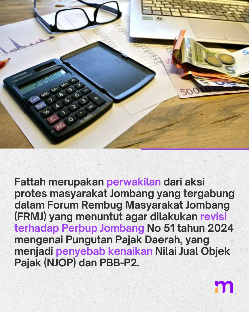 merdekadotcom's tweet photo. Fattah Rochim dari Desa Pulolor, Jombang, protes kenaikan pajak PBB 400% dengan bayar pakai koin tabungan anaknya. Ia tuntut revisi Perbup agar pajak tak bebani warga di tengah ekonomi sulit. #KenaikanPajak #ProtesWarga #JombangPBB #mdkan #mdkmrs https://t.co/boWUZwGlQj