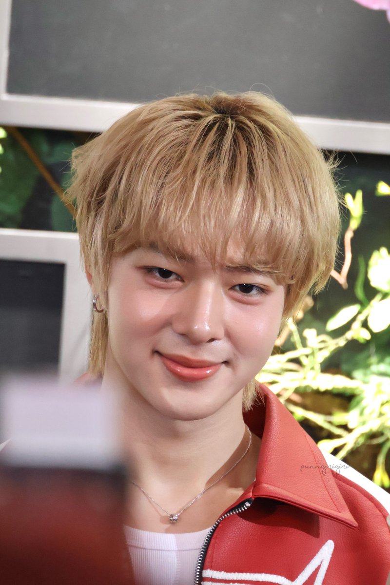 วันนี้ลูกแม่หล่อเด้อออออ ✨

Thailand Post x NuNew
#ไปรษณีย์ไทยxNuNew
#Nunew <a href="/CwrNew/">NuNew</a>