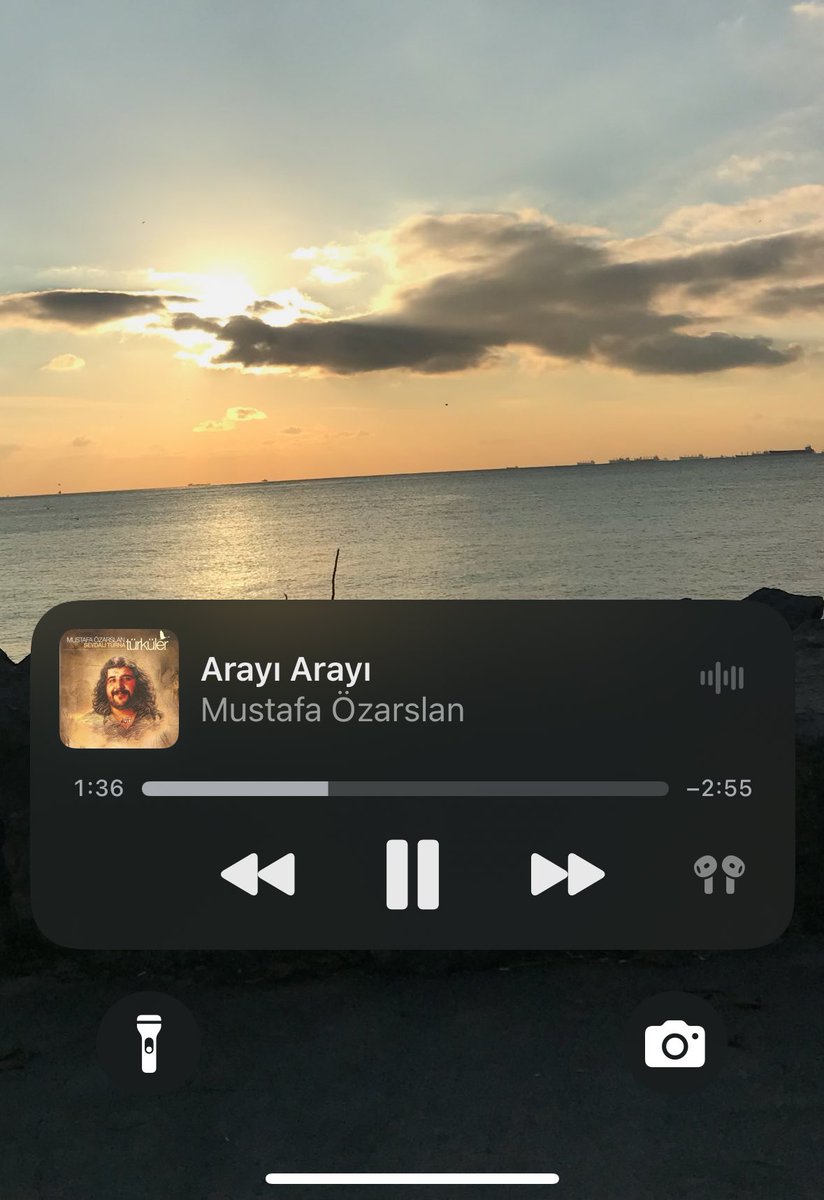 otobüste artist artist dururken kulaklığımda çalan parçalar.