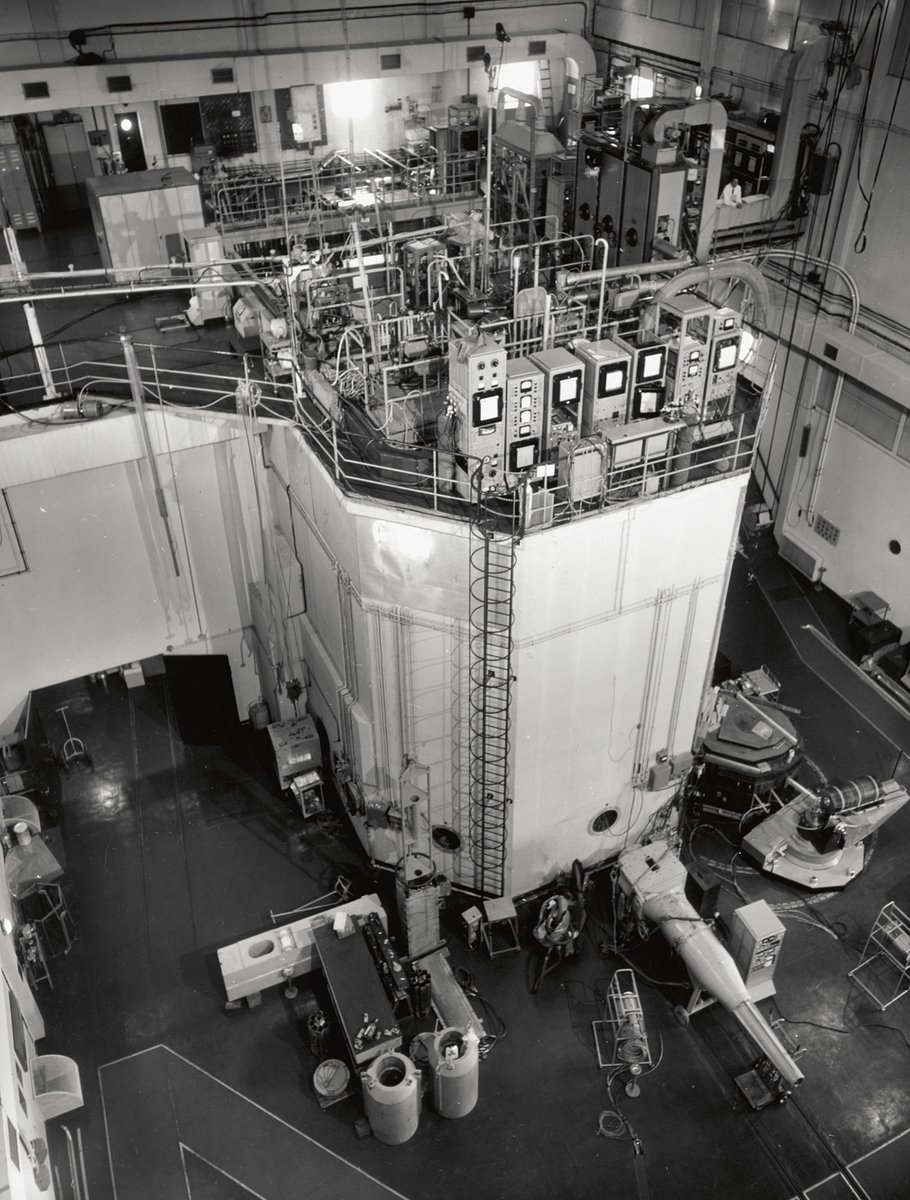 #nucléaire ⚛️ | Mélusine - une fée des eaux au service du nucléaire 

En 1958, à Grenoble, le 1er réacteur piscine à cœur ouvert 🇫🇷 voit le jour.

Véritable incubateur scientifique, il a formé des générations de 👨‍🔬 &amp;  a préfiguré les instruments neutroniques les + performants.