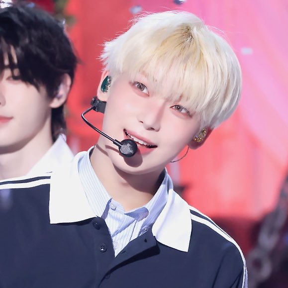 sunoora9i's tweet photo. 이 날 존나 좋음 https://t.co/094mex9Rvt