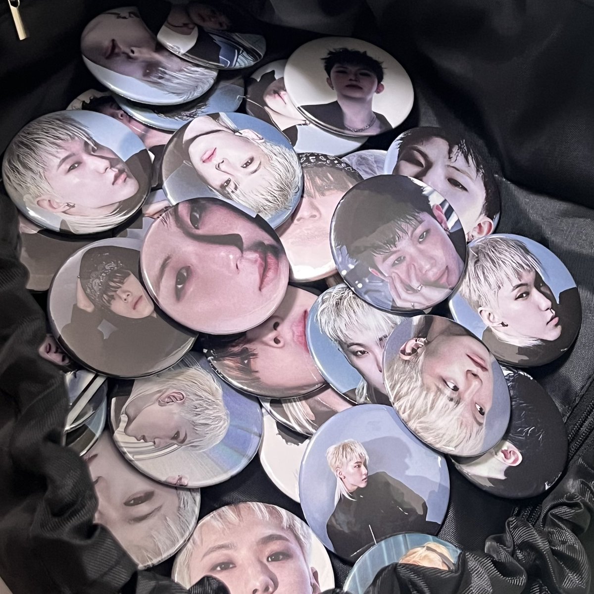joshu_timid's tweet photo. 🌟 호우 광주콘 뱃지 나눔

📍 광주여대/ 8월 24일 (일) 막콘
⏰시간 당일 공지

🎁 호우 핀뱃지 96개 (호시·우지 중 랜덤 증정)

참여 방법 : RT + 맘찍

🚚RT 추첨으로 광주콘 종료 후 한 분께 13명 세트 발송📦
(배부/후기 가능하신 분만 가능)

호시·우지 사랑으로 직접 제조했습니다🩵🩷
많관부🍊 https://t.co/YfzN3MVg7v