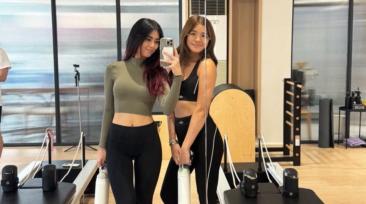 mogumogurii's tweet photo. NOBODY FUCKING MOVEEEE !!!! NEW MIKHAIAH MIRROR SELFIE 😫 https://t.co/zRVRLMHlU6