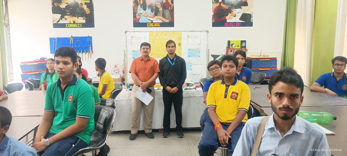 kviitkanpur's tweet image. Innovation in Action!
KVIIT kanpur &apos;s ATL Lab comes alive this Mega Tinkering Day- Young minds creating, experimenting and building the future!
#MegaTinkeringDay
#ATLReflections
#WhatweBuilt
#MTD2025
@KVS_HQ 
@KVS_Lucknow