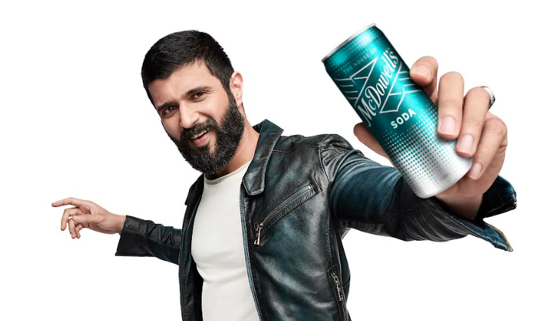 comradevij54's tweet photo. "The Rowdy way to refreshment! ๐
#VijayDeverakonda #McDowells #MakeItLarge #RowdyVibes #SodaMagic" https://t.co/zRjOP7oMJ0