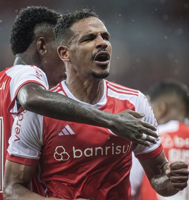_olucasdias's tweet photo. ⚠️ Fernando e Inter acertaram uma rescisão amigável. O volante abriu mão de R$5 milhões (o que receberia até o fim do contrato) e deve assinar a rescisão nas próximas horas. 

Ele vai seguir seu tratamento em Goiânia e depois deve encerrar a carreira.

Informação de @tomashammes https://t.co/ag7phy01fg