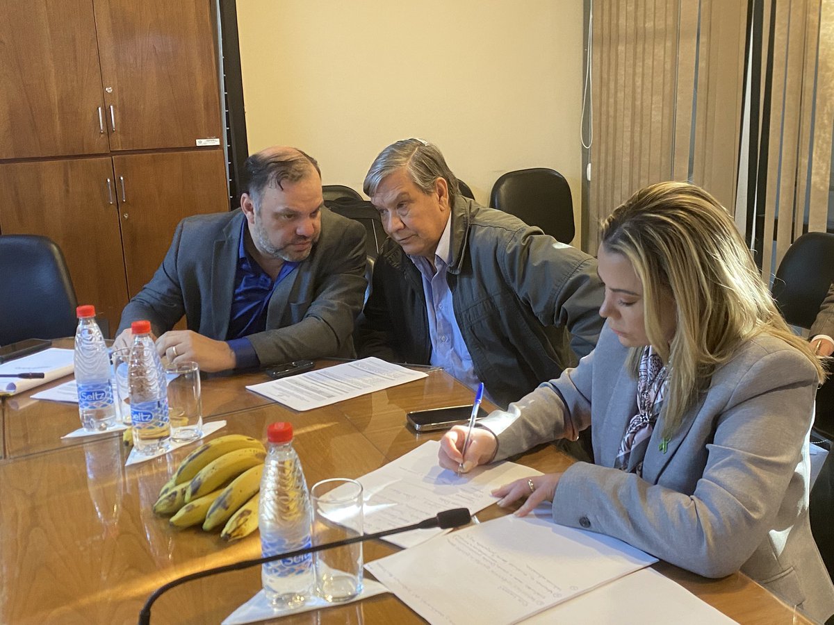MarioSenadorPY's tweet photo. Reunión ordinaria de la Comisión de Derechos Humanos del Senado. Dialogamos con la asociación de víctimas de la dictadura quienes aceraron sus inquietudes y reclamos, como así también tratamos los temas establecidos en el orden del día. https://t.co/K1aHhSdChG