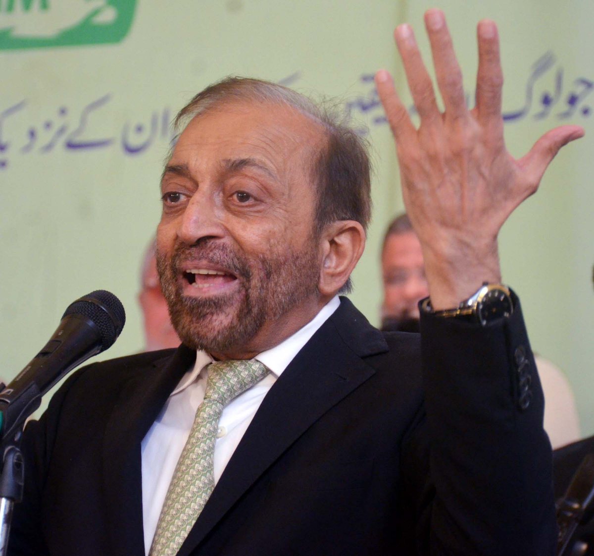 تقریب میں علاقہ معززین، تاجروں اور شہریوں نے بھرپور شرکت کی اور پاکستان کے حق میں نعرے بلند کیے۔ آخر میں پاکستان کی سلامتی، ترقی اور خوشحالی کے لیے خصوصی دعا کی گئی۔
#MQMPakistan <a href="/allaboutmqm/">allaboutmqm</a> <a href="/DFSMQM/">Dr Farooq Sattar</a> 
#Karachi #Pakistan  #78thIndependenceDay