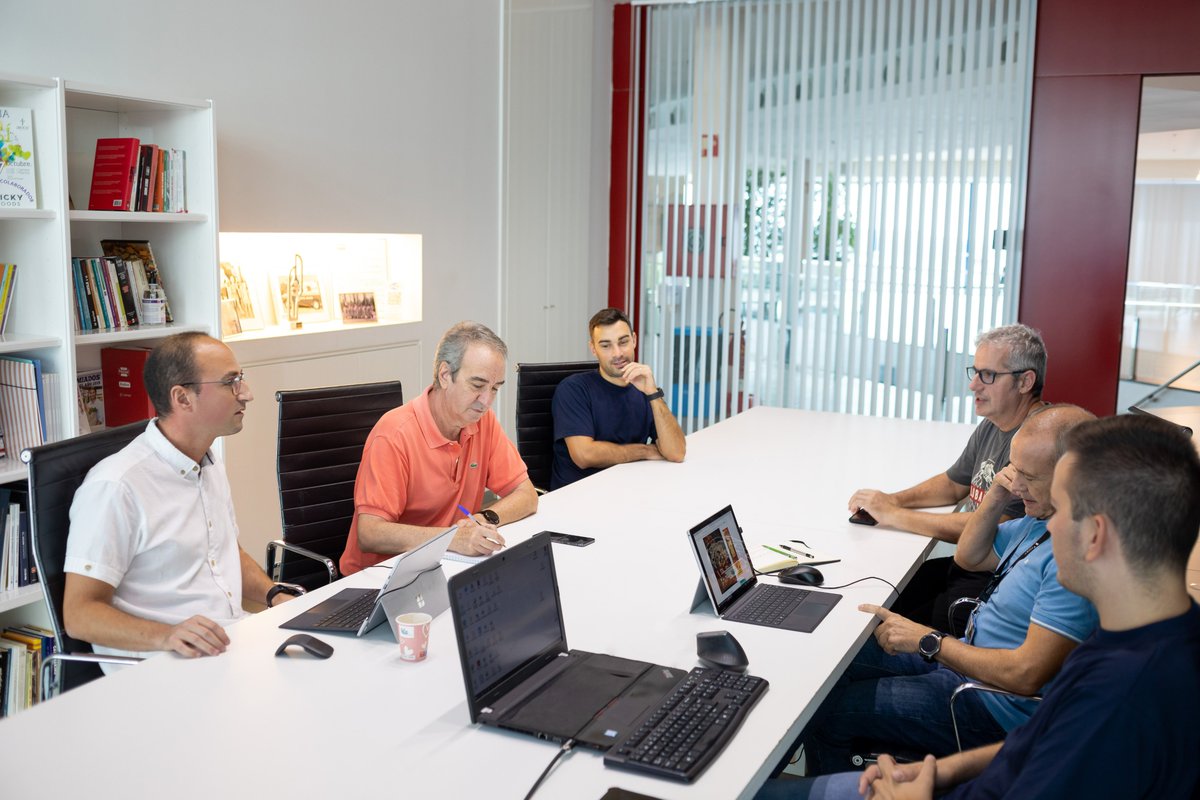Robert Tro Sigalat (@robert_tro) on Twitter photo 😃 Todo empleado aporta en menor o mayor medida en una #empresa. Toda contribución es buena y bienvenida. Por este hecho, es sencillo aplicar el concepto de transformación digital en la compañía <a href="/vickyfoods/">Vicky Foods</a>. #FelizMartesATodos 😃 Todo empleado aporta en menor o mayor medida en una #empresa. Toda contribución es buena y bienvenida. Por este hecho, es sencillo aplicar el concepto de transformación digital en la compañía <a href="/vickyfoods/">Vicky Foods</a>. #FelizMartesATodos