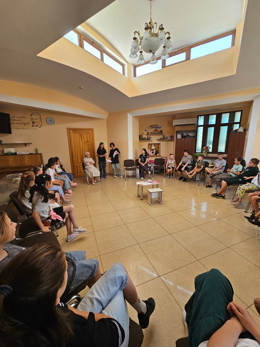 #Uzbekistan
👧🧒Nasze wolontariuszki z Wolontariatu Syberyjskiego rozpoczęły swoją pracę z dziećmi w Taszkencie. W ramach wolontariatu organizują wypoczynek dla miejscowych dzieci, pomagają w przygotowaniu "Wakacji z Bogiem" a także prowadzą różne warsztaty i aktywności. ⚽️🏸🎨