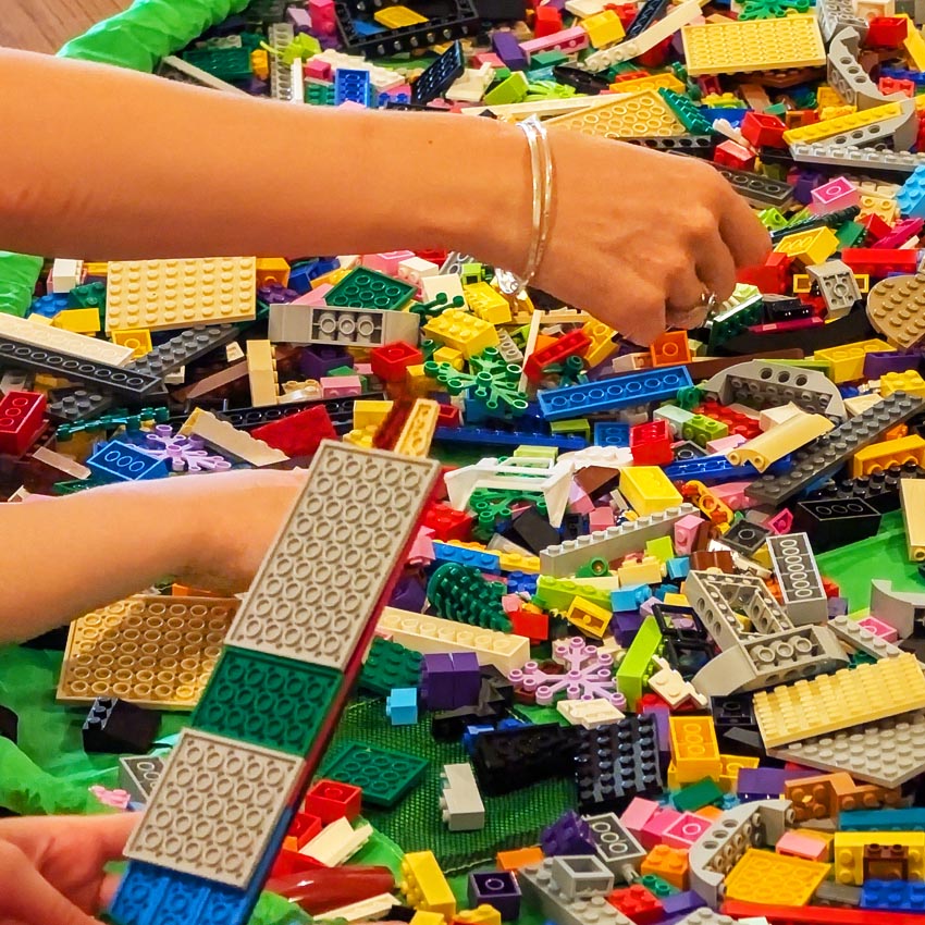 HWYL FAWR a gafodd ein holl ryfelwyr Normanaidd y bore yma, yn adeiladu cleddyfau a thariannau LEGO gyda adeiladau hynod ddychmygus. Da iawn!

Mae gennym ni docynnau ar gael ar gyfer sesiynau'r prynhawn yma ac yfory 📷
Cliciwch isod i gael gwybod mwy...
castell-caerdydd.com/events/