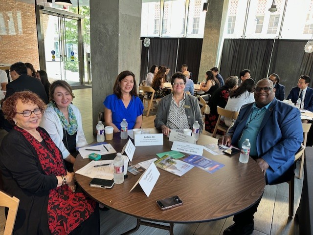 AsianChamberHou's tweet image. The ACC Houston team attended the National ACE Small Business Roundtable in Dallas with AT&amp;amp;T &amp;amp; U.S. China Chamber of Commerce Dallas—discussing workforce, AI, access to capital, supply chain &amp;amp; more to strengthen our business community. 💼✨ #SmallBusiness #AAPIBusiness