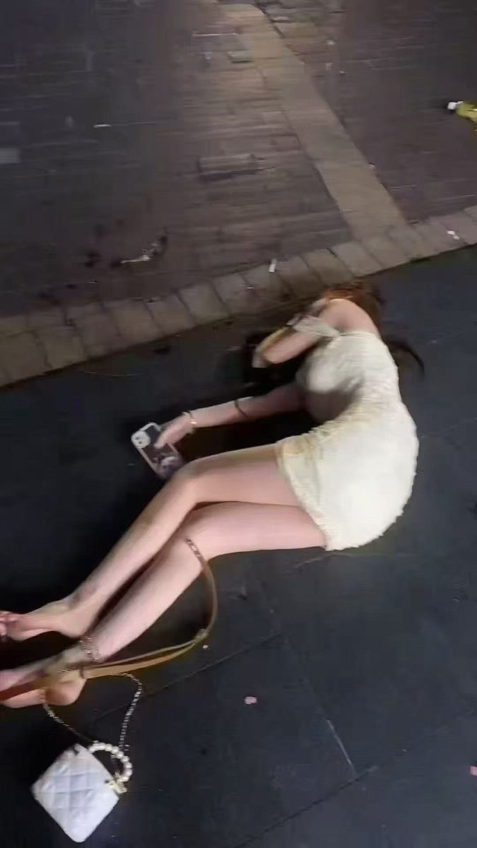 OnceInAWhile1's tweet image. 没有男朋友喝醉都没人接