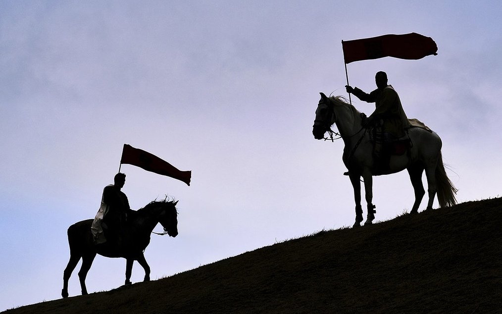 En la tarde del domingo 24 de agosto descubre la #HistoriaViva en la Representación Histórica de la #BatallaDeAtapuerca (#Burgos) donde conocerás el enfrentamiento del Condado de #Castilla y el Reino de #Pamplona-#Najera.

@CITAtapuerca
#FiestadeInterésTurístico #CastillayLeón