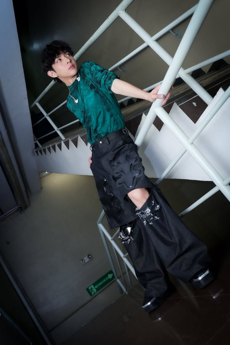 Justin doesn’t just wear green, he owns it. 😍💚

<a href="/SB19Official/">SB19 Official</a> #SB19
<a href="/justintdedios/">justin</a> #SB19_JUSTIN
#AcerDay2025