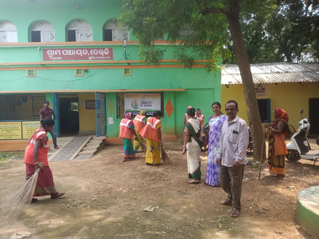 BSuliapada59524's tweet photo. CLEANLINESS AND SANITATION DRIVE AT COMMUNITY LEVEL IN   ANLAKUDA &amp; DEULI GRAMPANCHAYATS UNDER SULIAPADA BLOCK ON 12.08.2025
@CMO_Odisha 
@ZP_Mayurbhanj 
#HGT2025
@PRDeptOdisha 
#dm_mayurbhanj
#harghartriranga
#AzadiKaAmritMahotsav https://t.co/B1s5ObPiSF