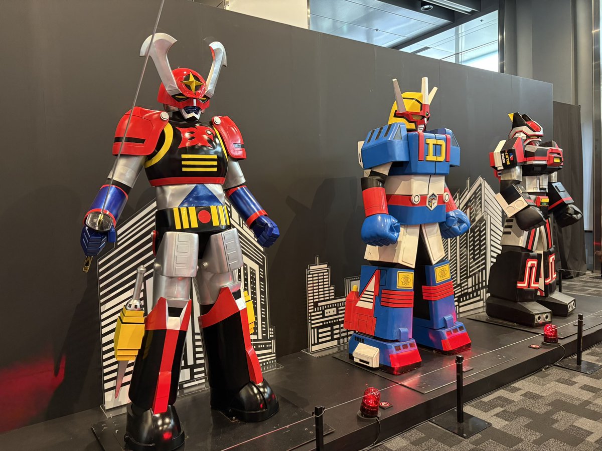 物販ではこれらを購入！ 各戦隊で用意されているメンバー全員集合の