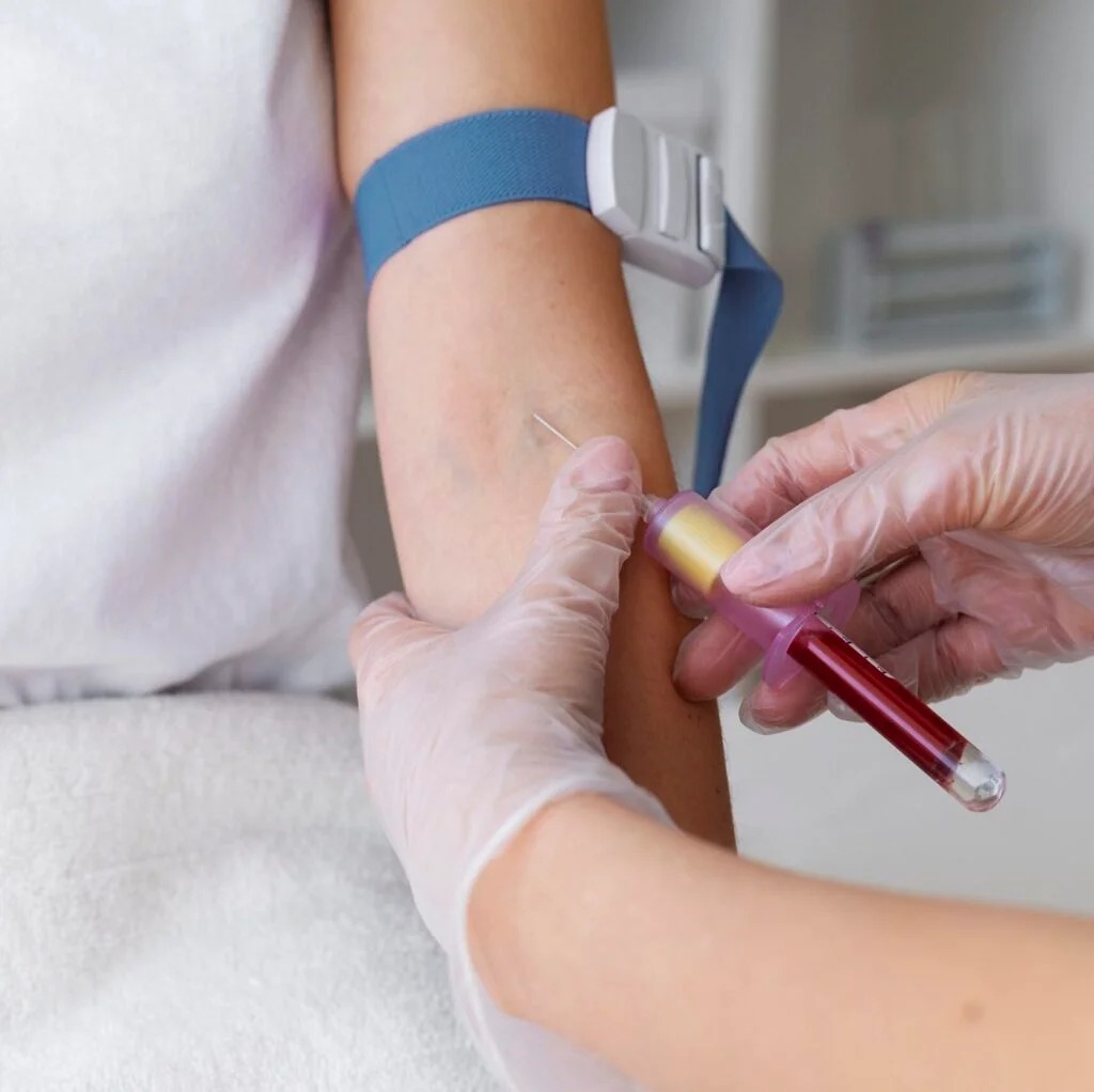 AesthivaClinic's tweet image. Blood Test At Home in Dubai
"Trusted blood test at home service in Dubai. Professional sample collection, quick reporting, and complete privacy."
#BloodTestAtHomeDubai 
#DubaiHealthcare 
#LabTestAtHome 
#HomeHealthDubai

doctorsathome.ae/services/blood…