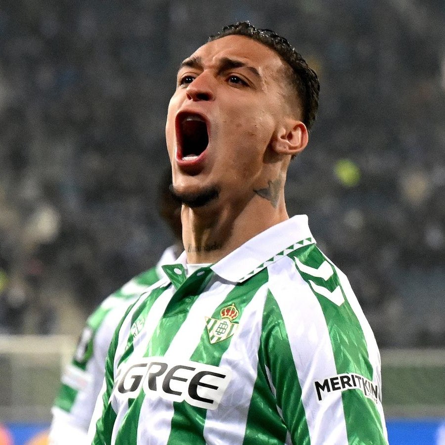 RudyGaletti's tweet image. 🚨🗣️ Real Betis remain in constant contact with Man UTD over Antony and are pushing to find a solution. 

The 🇧🇷 winger has lowered his salary demands to ease a return, with next week expected to be decisive for the possible deal.