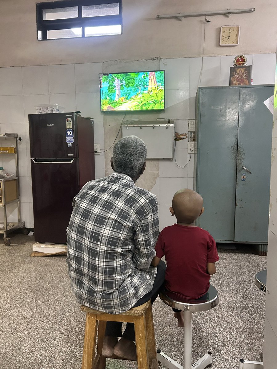 In a room filled with chemotherapies and quiet beeps, laughter from cartoons becomes the loudest medicine for this grandfather-grandson duo❤️
#pediatrics #oncology #pediatricleukemias