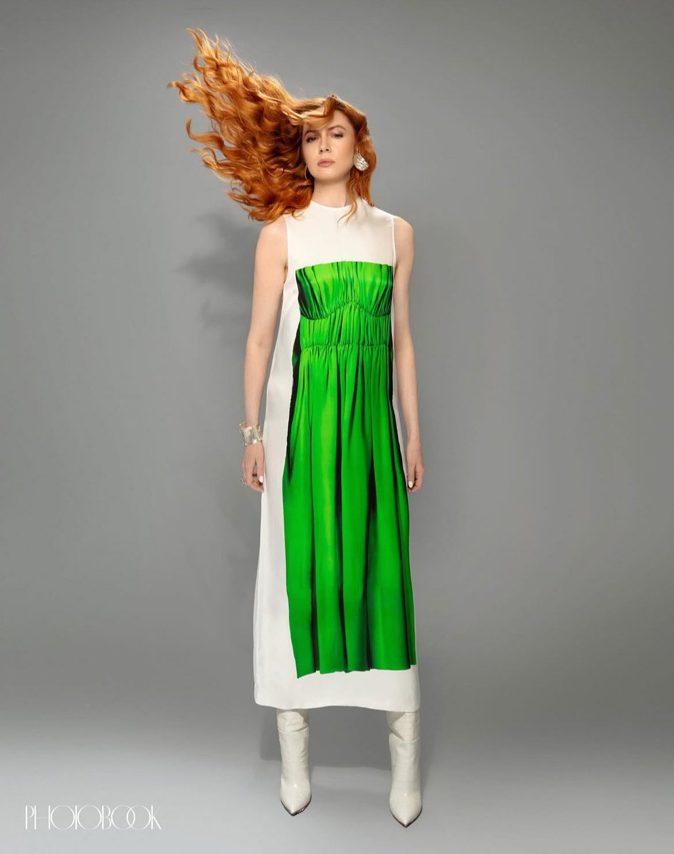 🆕 Karen Gillan para a ‘Photobook Magazine’ ❤️