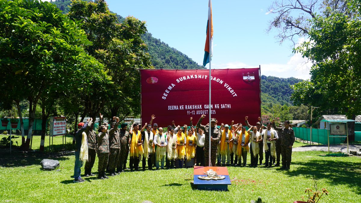MyGovArunachal's tweet image. The event featured a stall on skill development through Tuting’s crops, a drone simulator laboratory tour, and a weapon and equipment display, engaging students, youth, women, veterans, and entrepreneurs in community-building activities.

#BorderDevelopment #EmpoweringCommunities