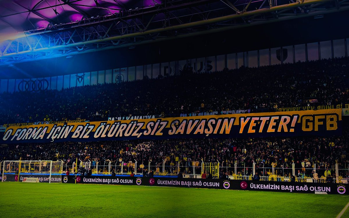 Bizim için o forma kutsaldır; siz terinizi dökün, biz yüreğimizi ortaya koyarız. <a href="/Fenerbahce/">Fenerbahçe SK</a>