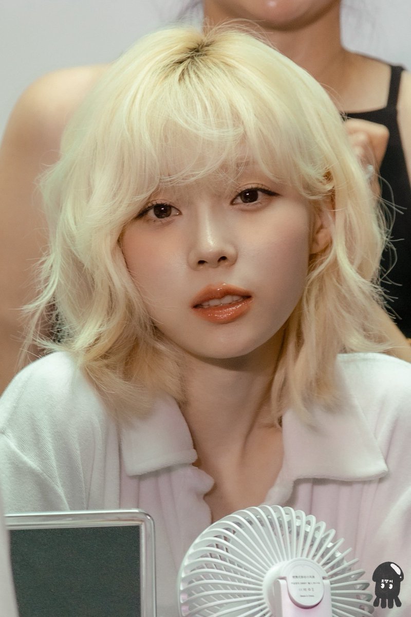 warmstoneyunnie's tweet photo. That's right, Prince Minjeong https://t.co/ikKKzi9uwE
