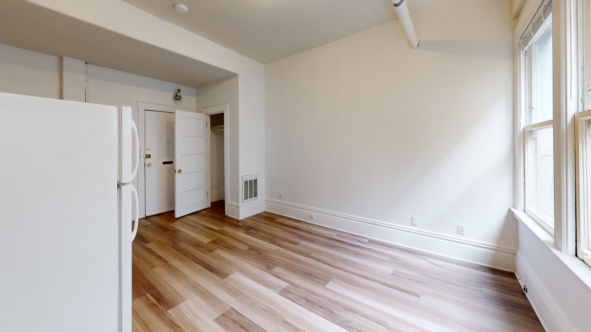 brickntimber's tweet photo. 📍 947 Bush  St. • Unit 4
✔️ STUDIO/ SharedBa | 206 sq. ft.

💬 Send us a DM.
📞 Call Us (415) 422-9572

#DowntownSFLiving #SFRealEstate #CityLivingSF
#HeartOfSanFrancisco #BayAreaLiving #SFRentals
#PetFriendlyDowntown #ModernLivingSF #SkylineViewsSF
#UrbanElegance https://t.co/KITuVcicOh