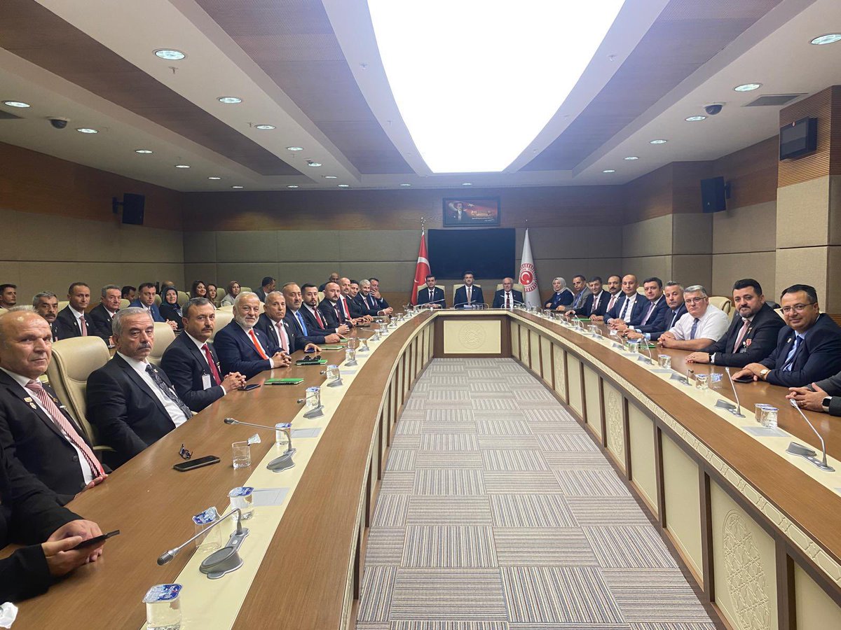 Türkiye Harp Malulü Gaziler, Şehit Dul ve Yetimleri Derneği Genel Başkanı Sn. Mustafa IŞIK, yönetim kurulu üyeleri ve şube başkanlarını Yüce Meclisimizde misafir ettik. 

Gerçekleştirdiğimiz toplantıda, aziz şehitlerimizin emanetleri olan ailelerimizin ve kahraman gazilerimizin
